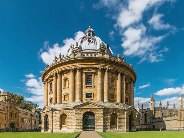 Одним из самых известных зданий в Оксфорде является Радклиффская кампания (Radcliffe Camera)