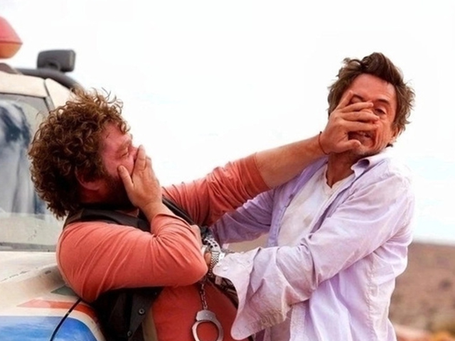 Роберт Дауни-младший и Зак Галифианакис отправляются в странное путешествие через всю страну. Напряженный архитектор Питер пытается успеть в Лос-Анджелес, где сейчас рожает его жена. Однако странноватый сосед по рейсу Итан добивается того, что мужчин ссаживают с самолета. 