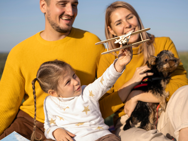 Даже при загруженном графике, постарайтесь найти время для семейных мероприятий в выходные. Это могут быть походы в парк, поездки на природу, посещение музеев или зоопарков. Важно, чтобы ребенок чувствовал внимание и заботу со стороны родителей.