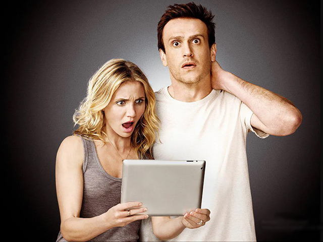 Семейная пара, оставшись на одну ночь без детей, решает повеселиться и записать пикантное видео со своим участием. На следующее утро они обнаруживают, что видео видели не только они