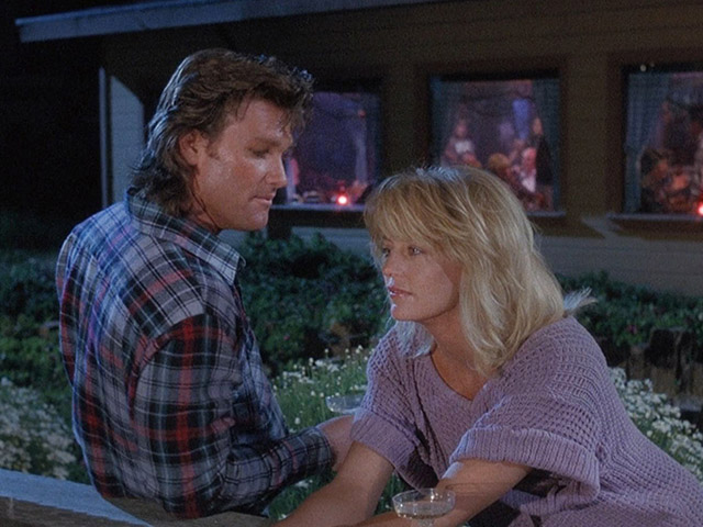 Джоанна Стэйтон — молодая, красивая, но высокомерная и взбалмошная миллиардерша, владелица роскошной яхты. Когда судно останавливается для ремонта в небольшом городке, она нанимает плотника Дина Проффитта, чтобы тот произвёл некоторые переделки в её гардеробной.