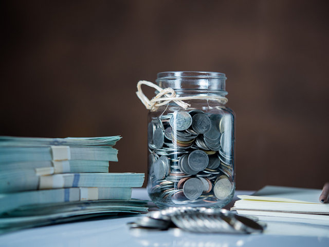 Если возможность есть, попробуйте взять минимальную сумму (например, 1000–3000 рублей) и вернуть ее вовремя. Это поможет улучшить свою историю взаимодействия с данной МФО и повысит шансы на одобрение следующего займа.