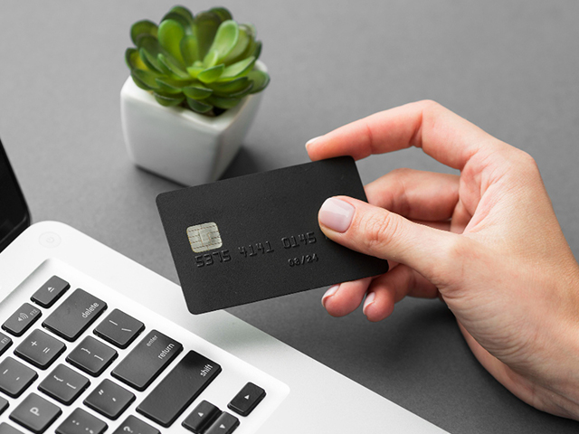 Легальные МФО обязаны состоять в реестре Банка России (Реестр микрофинансовых организаций) или аналогичном государственном списке вашей страны. Если организация не числится в реестре, она не имеет права выдавать займы.