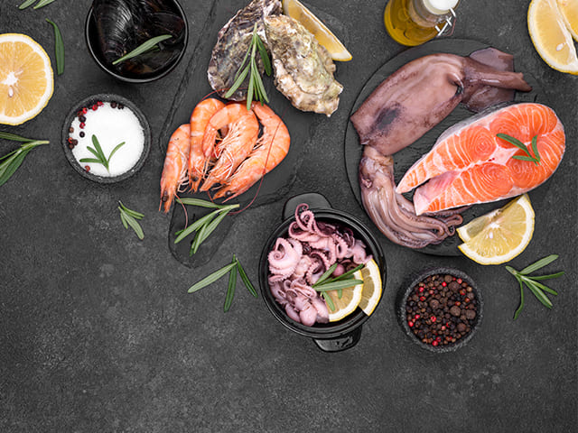 Устойчивые морепродукты: Выбор морепродуктов, полученных с помощью устойчивых методов рыболовства, помогает сохранить морские экосистемы