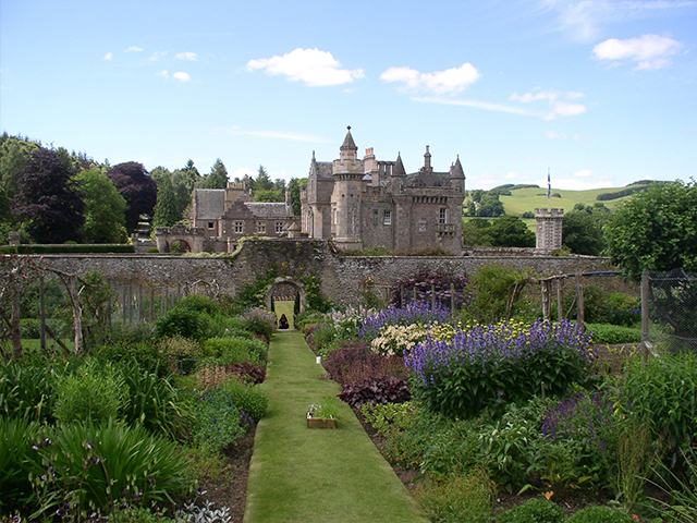 не пропустите посещение дома-музея Сэра Уолтера Скотта (Sir Walter Scott's House)