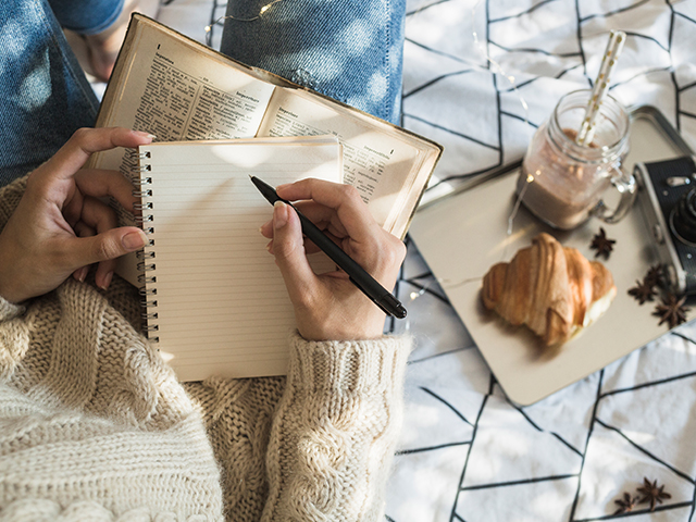 Записывайте все хорошие моменты, даже самые маленькие. Это поможет вам увидеть положительные аспекты жизни, даже когда за окном дождь.