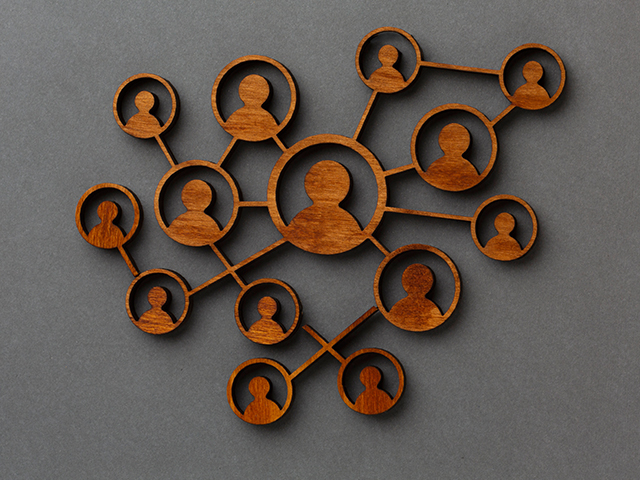  Франшиза или сетевой маркетинг: представляют собой модели бизнеса, в которых индивидуальные предприниматели могут присоединиться к уже установленным компаниям или брендам для продажи их продуктов или услуг.