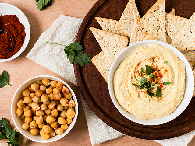 10 идей, с чем едят хумус