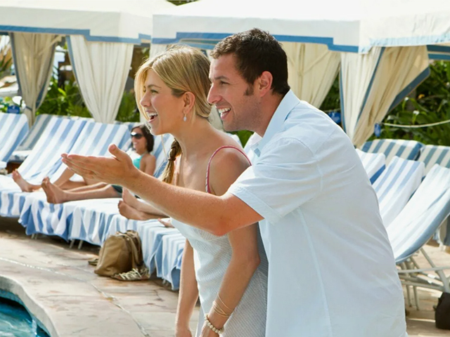 Пластический хирург влюблён в молоденькую учительницу. Чтобы выпутаться из неловкой ситуации, в которую попал по собственной глупости, он просит свою преданную ассистентку притвориться его женой, с которой он якобы собирается развестись.