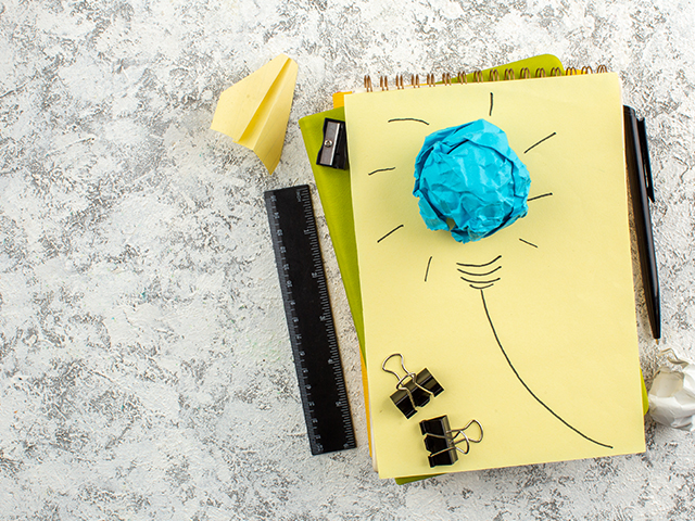 Не только технические, но и мягкие навыки (soft skills) становятся ключевыми. Умение работать в команде, коммуникативные навыки, критическое мышление и креативность все больше ценятся работодателями. 