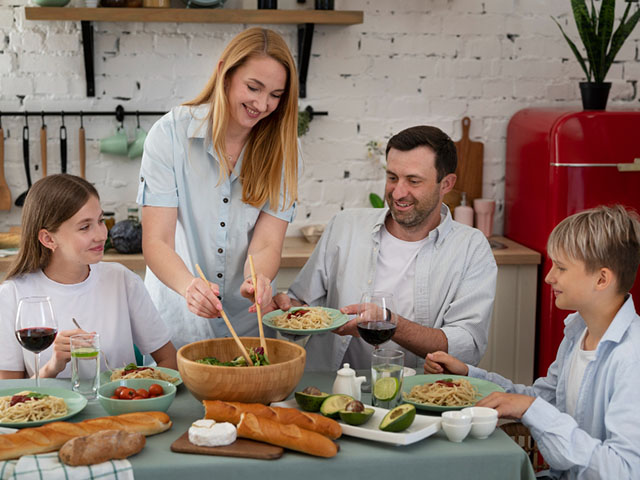 Гибкий график и удалённая работа — это удобно, но без чётких границ они легко превращаются в «работу 24/7».