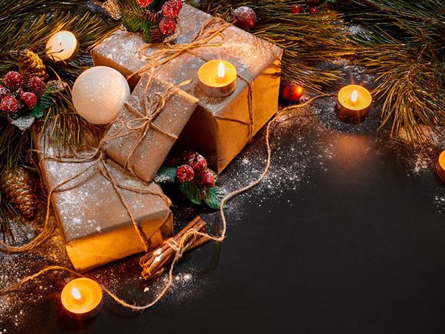 Традиция обмена подарками на Рождество тесно связана с библейским рассказом о волхвах, которые принесли дары младенцу Иисусу. 