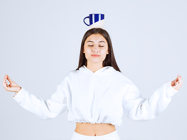 Учитесь контролировать свои эмоции и желания. Медитация, физические упражнения и правильное питание могут способствовать улучшению самоконтроля.