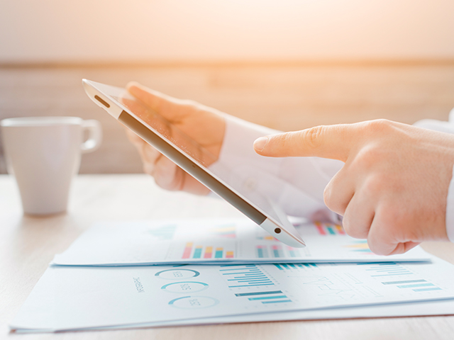 Привычка искать скидки и акции может существенно помочь вам в экономии. 