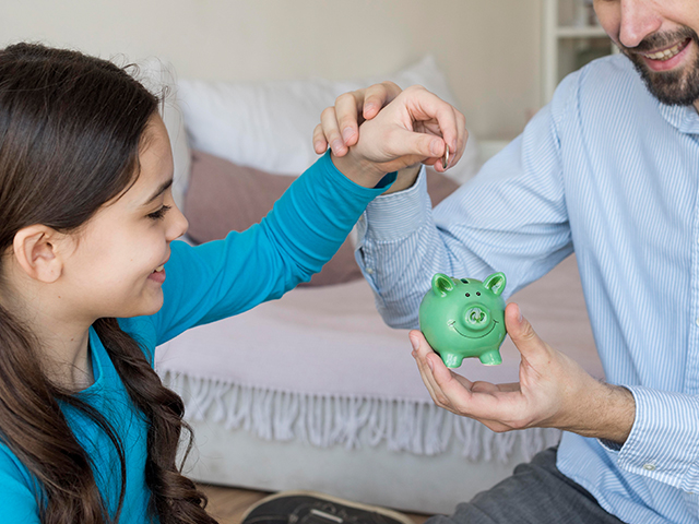 Обсудите, как вы можете сократить расходы и перераспределить средства для достижения ваших целей.