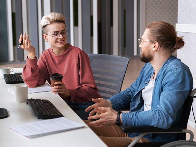 Умение ясно выражать свои мысли, слушать и понимать собеседника — основа продуктивной работы в коллективе.