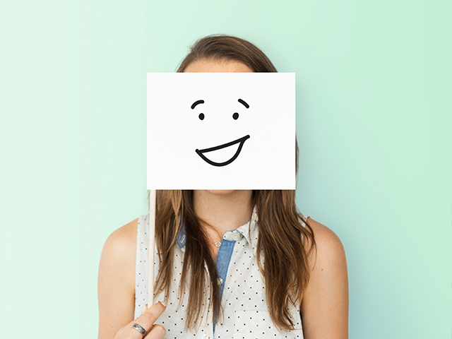 ЭИ включает в себя умение распознавать и управлять как своими эмоциями, так и эмоциями других людей. 