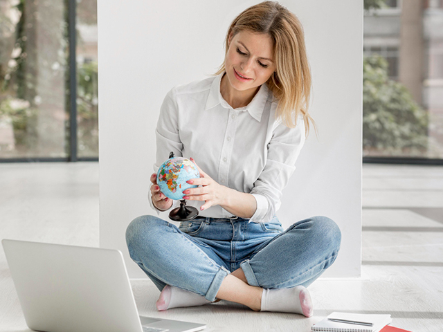 Импульсивные покупки — враг финансовой грамотности. Прежде чем покупать дорогую вещь, подождите 24–48 часов. Часто желание проходит само собой.