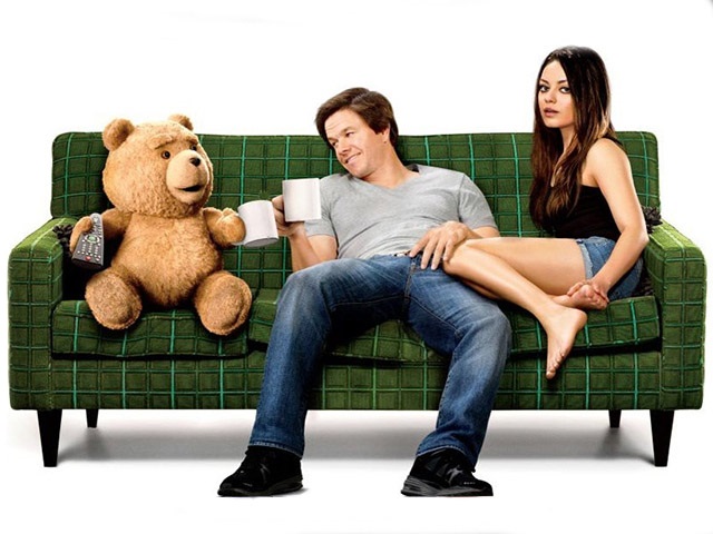 Джон влюблен в красавицу Лори. Он работает в прокате автомобилей и имеет большие планы на будущее.