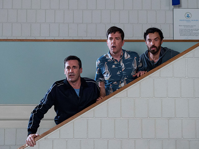 Хогги, Боб, Джерри, Чилли и Кевин — успешные мужчины… которые из года в год целый месяц играют в усовершенствованную версию популярной игры «Кошки-мышки».