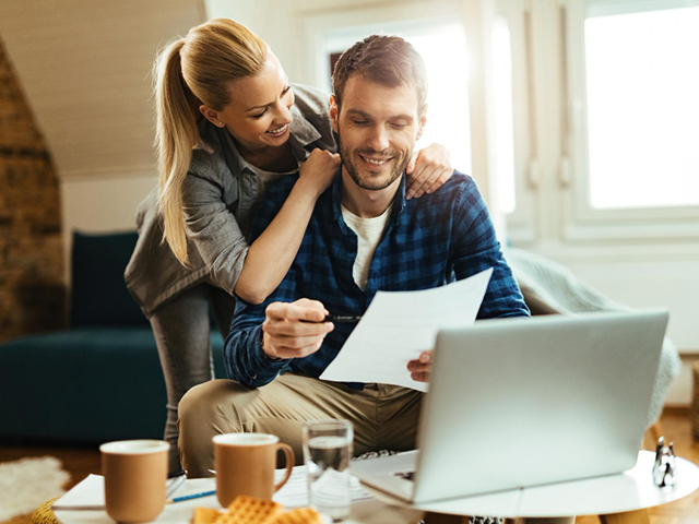Даже при маленьком доходе начните откладывать. Небольшие суммы со временем превращаются в подушку безопасности.