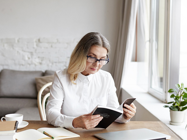 Многие люди не понимают, как работают финансы, что приводит к неправильным инвестициям или злоупотреблению кредитами.