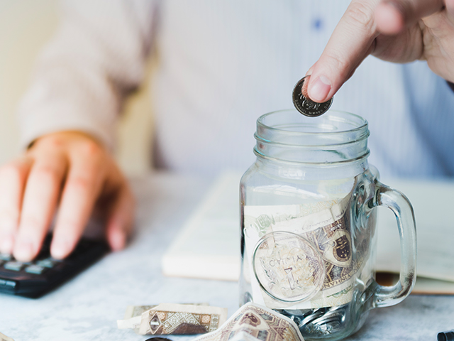 Некоторые люди уверены, что могут самостоятельно справиться со всеми финансовыми вопросами, не обращаясь к специалистам. Это может привести к серьезным ошибкам и потерям.