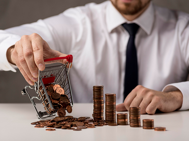 Жизненные обстоятельства могут меняться, поэтому будьте готовы адаптировать свои планы. Если внезапно понадобились деньги на непредвиденные расходы, оценивайте, можете ли временно сократить сбережения, не теряя общего направления.