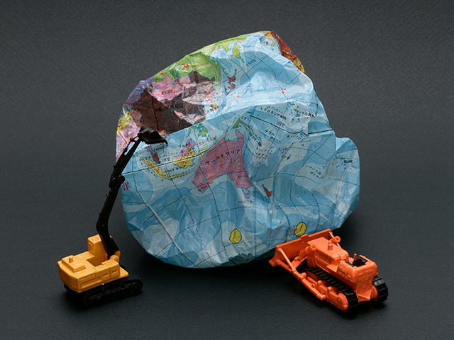 Разделение мусора на категории (бумага, стекло, металл, пластик, органика) и его дальнейшая переработка – один из наиболее доступных и эффективных способов снизить нагрузку на окружающую среду.