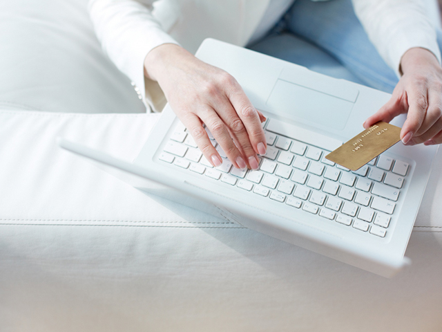 Кредитная история — это документ, который содержит информацию обо всех ваших взаимодействиях с кредитными организациями: банками, МФО, торговыми компаниями и другими финансовыми учреждениями.